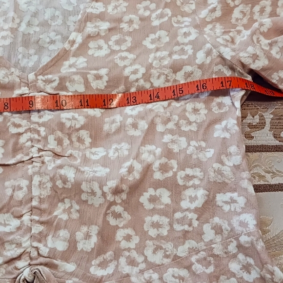 Hem & Thread Floral Ruched Front Top S Blush - Picture 7 of 11
